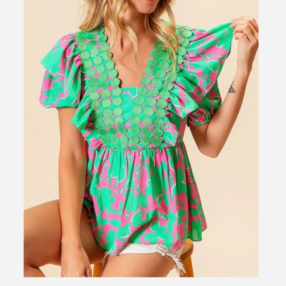 BiBi Green and Pink Floral Feminine and Fun top Size Medium